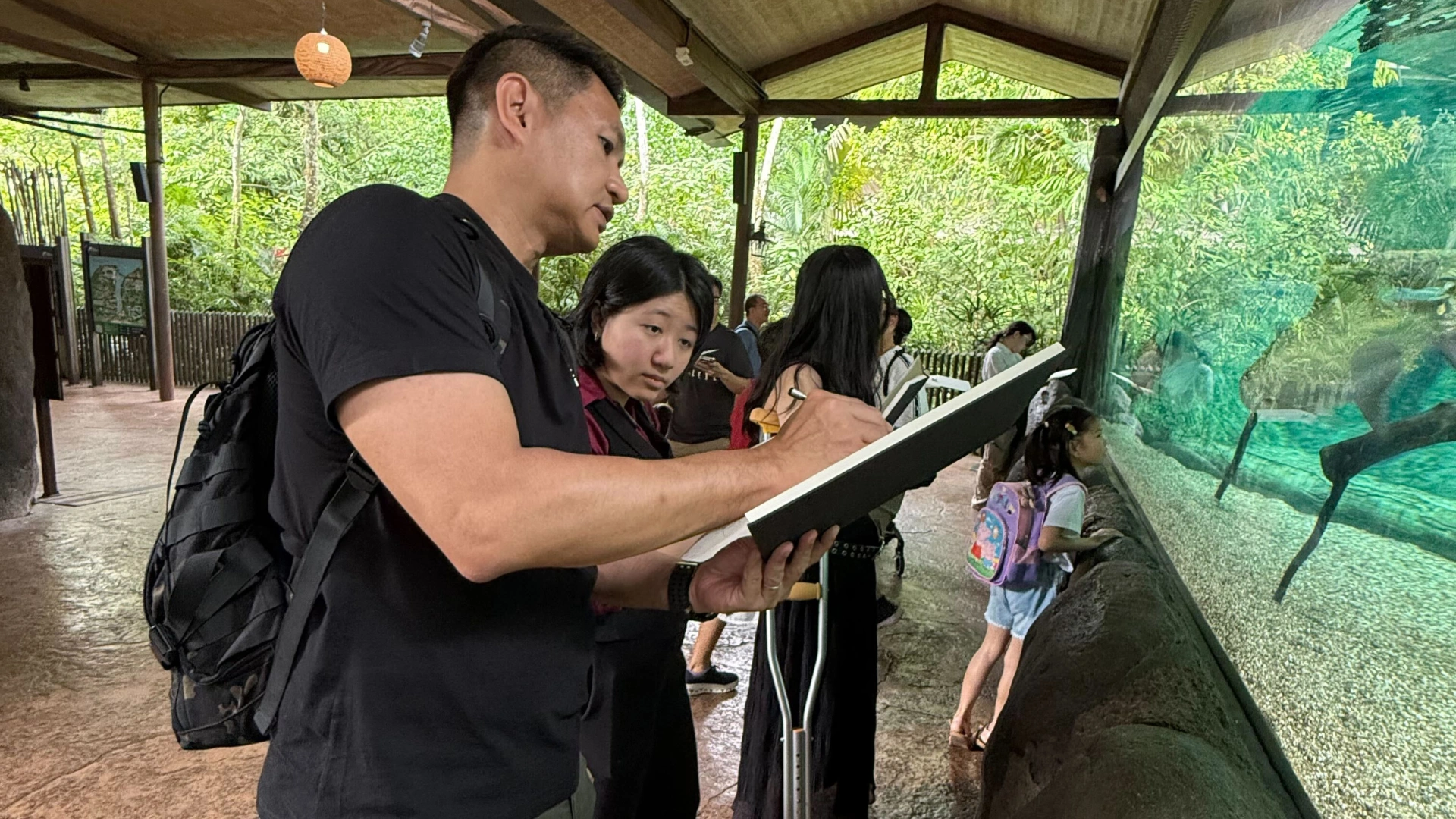 Hands-on live drawing session at Singapore Zoo with lecturer guidance during 3dsense bootcamp