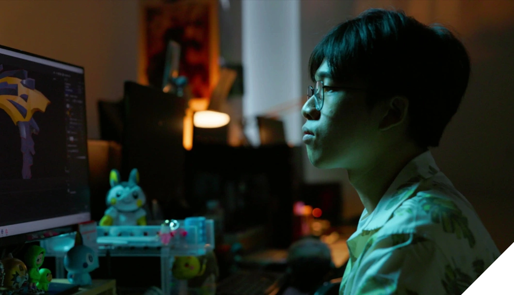 3dsense student working on a modeling work at his desk.