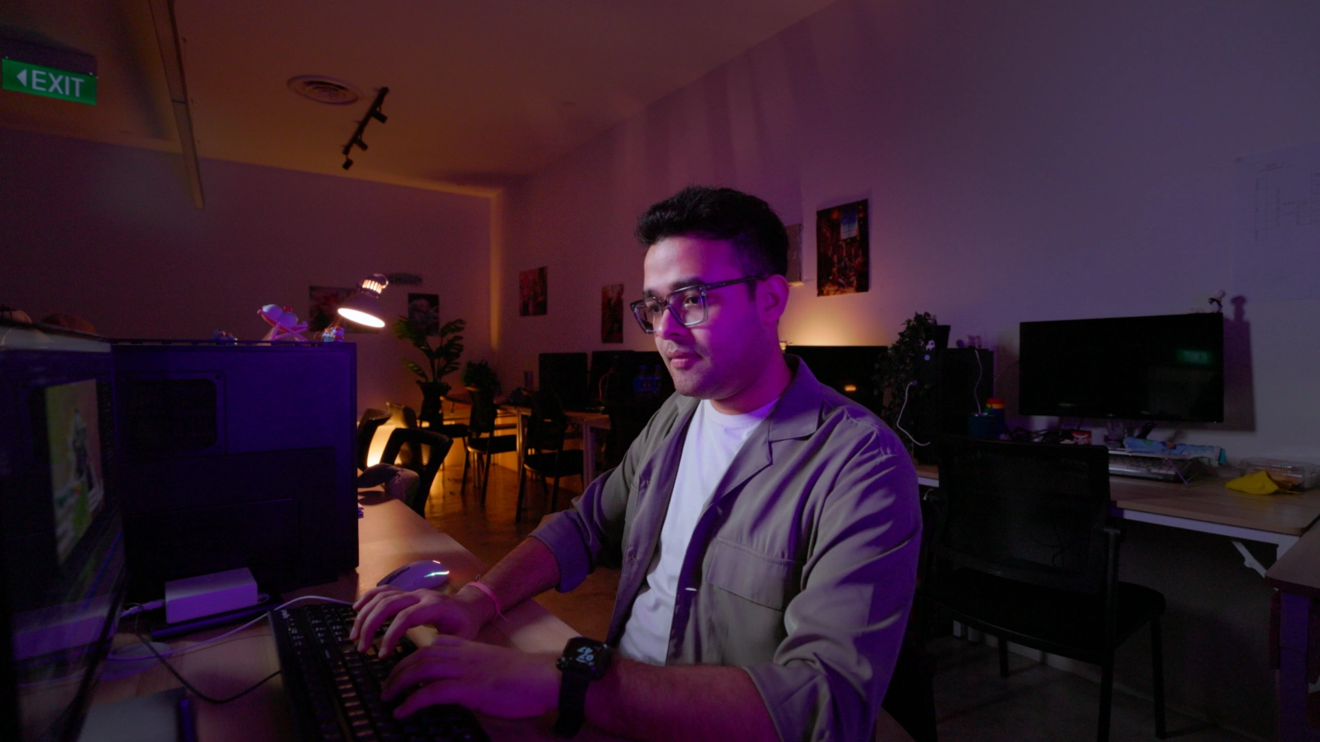 Side shot of Jatin Gupta back at 3dsense Media School classroom