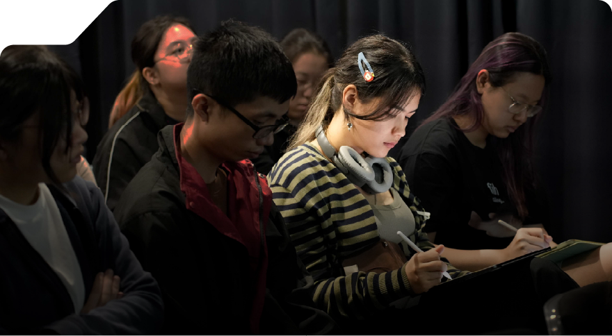 3dsense student in classroom setting taking notes on digital tablet