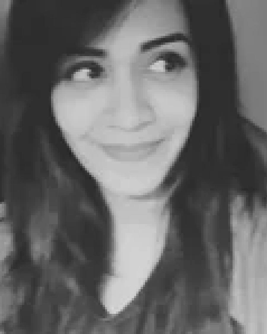 Roanna Peroz Headshot