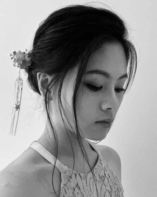 Liew Joo Lienne (artofjuu) Headshot